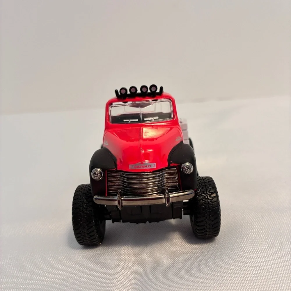 Maisto 1953 Chevrolet 3100 & Ford F-150 XL Diecast Pickup Trucks Set of 2